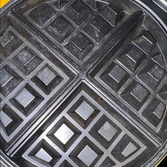 Waring Professional Restaurant WMK300 Belgian Waffle Maker, Brushed Stainless - Picture 15 of 17